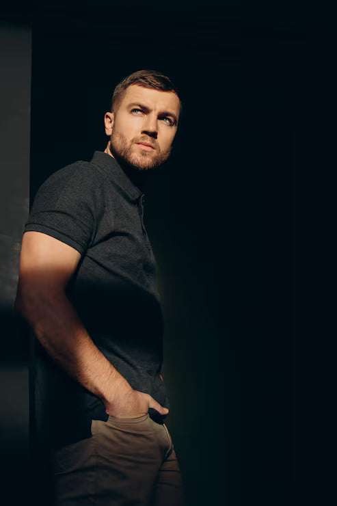 files/handsome-man-posing-studio-shades_1303-30166.avif